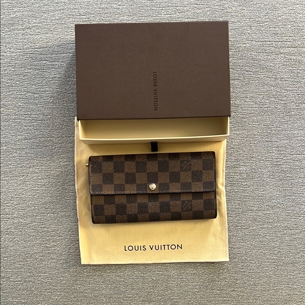 Louis Vuitton Damier Sarah Long Wallet with Box and dustbag